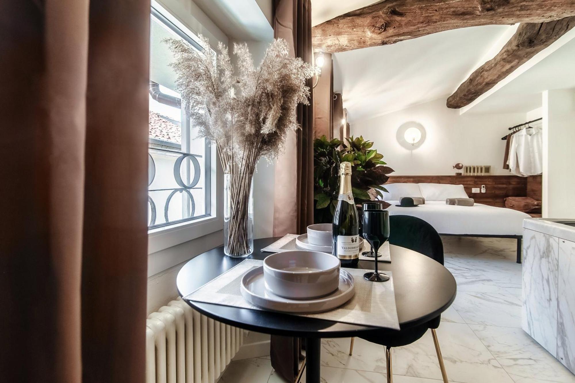 Sahara & Amazzonia Luxury Rooms- The House Of Travelers Como Bagian luar foto