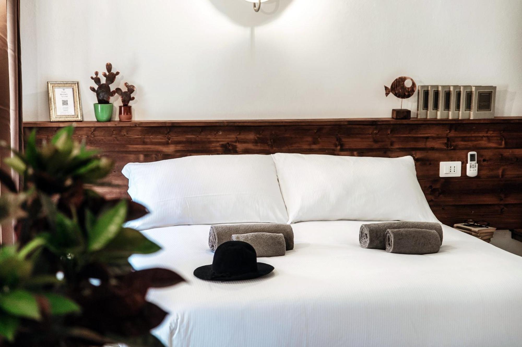 Sahara & Amazzonia Luxury Rooms- The House Of Travelers Como Bagian luar foto