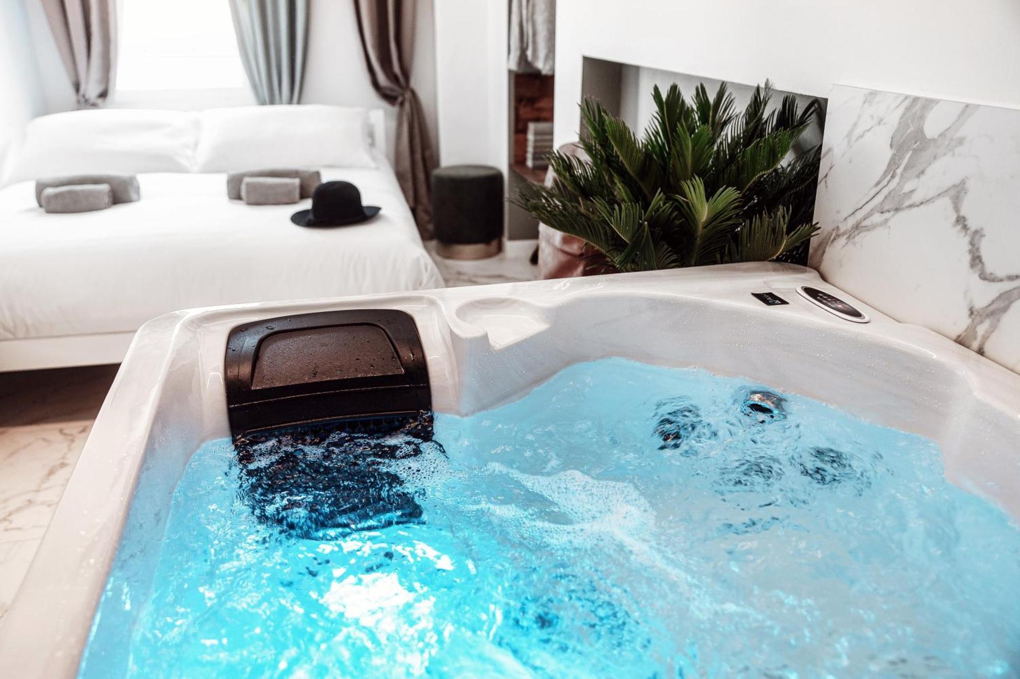 Sahara & Amazzonia Luxury Rooms- The House Of Travelers Como Bagian luar foto