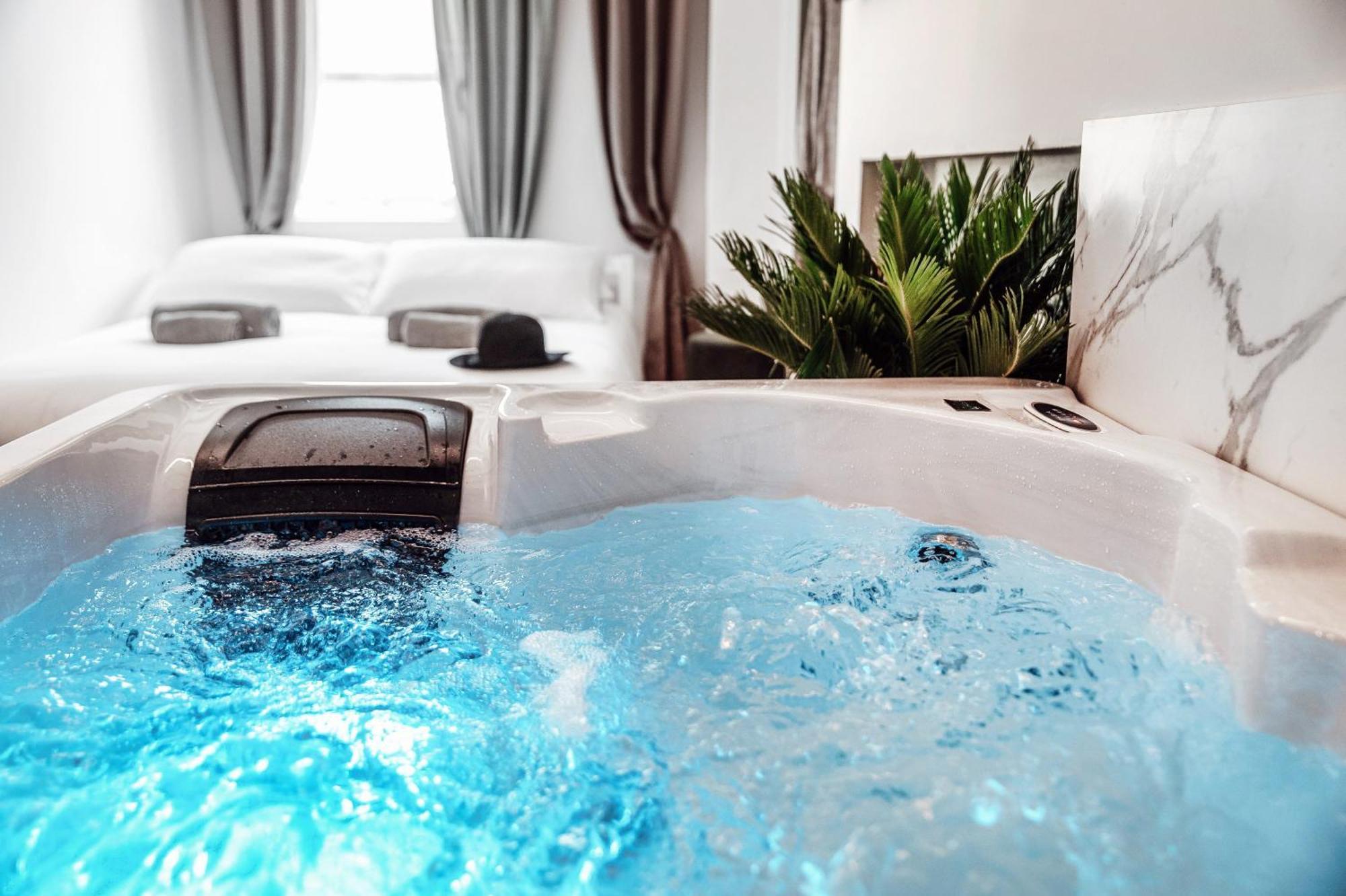 Sahara & Amazzonia Luxury Rooms- The House Of Travelers Como Bagian luar foto