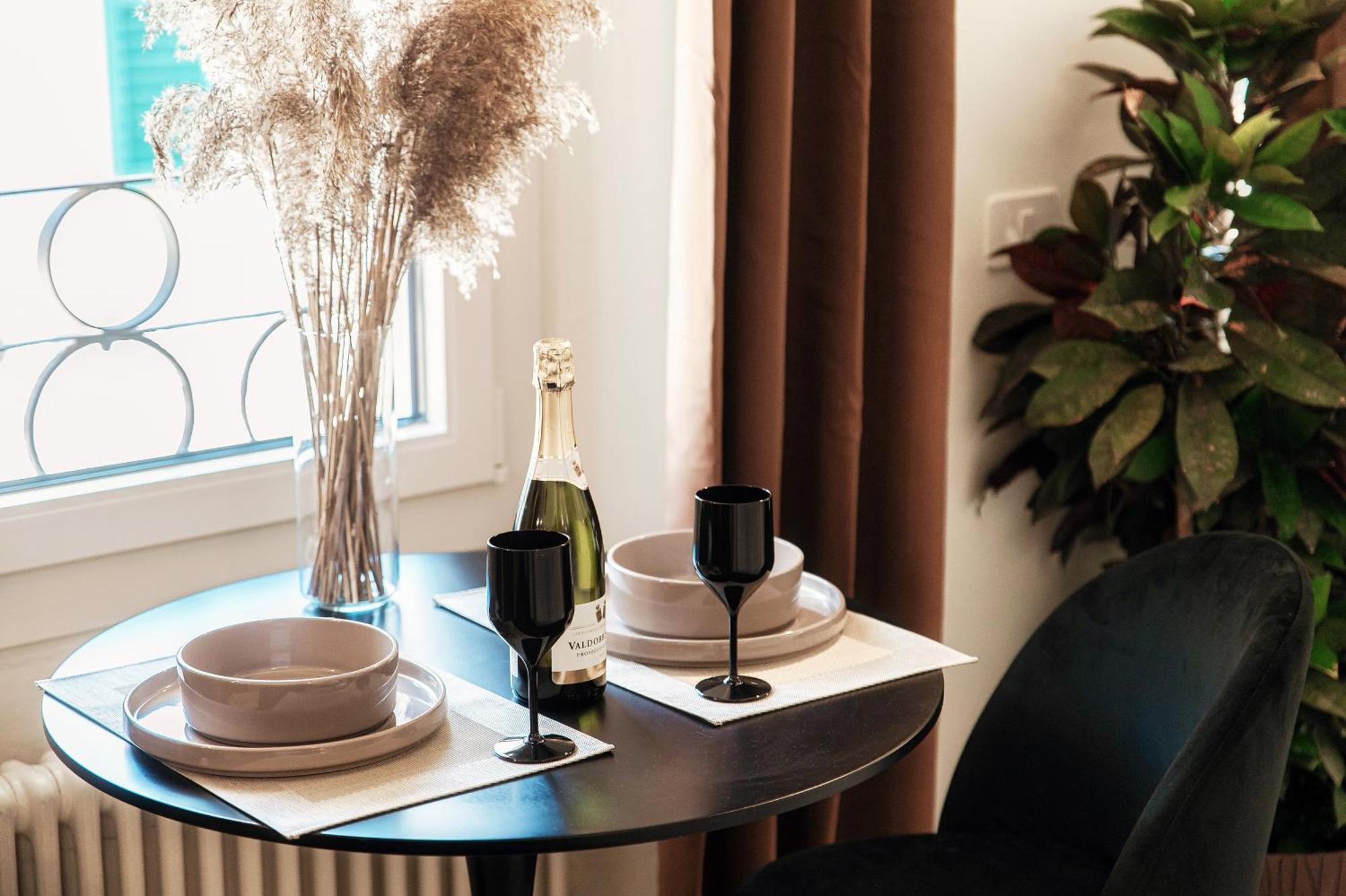 Sahara & Amazzonia Luxury Rooms- The House Of Travelers Como Bagian luar foto