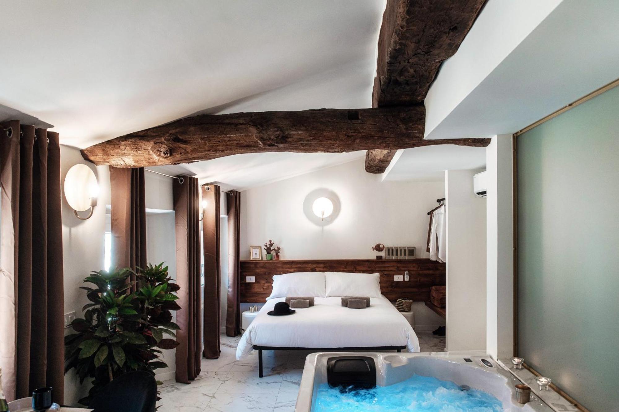 Sahara & Amazzonia Luxury Rooms- The House Of Travelers Como Bagian luar foto